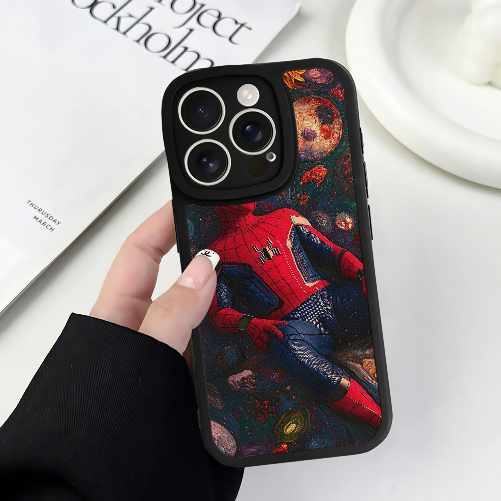 （画像用） Spider Man スパイダーマン 【iPhone 16シリーズ対応】シリコンスマホケース（レザー調） 材質：シリコン
